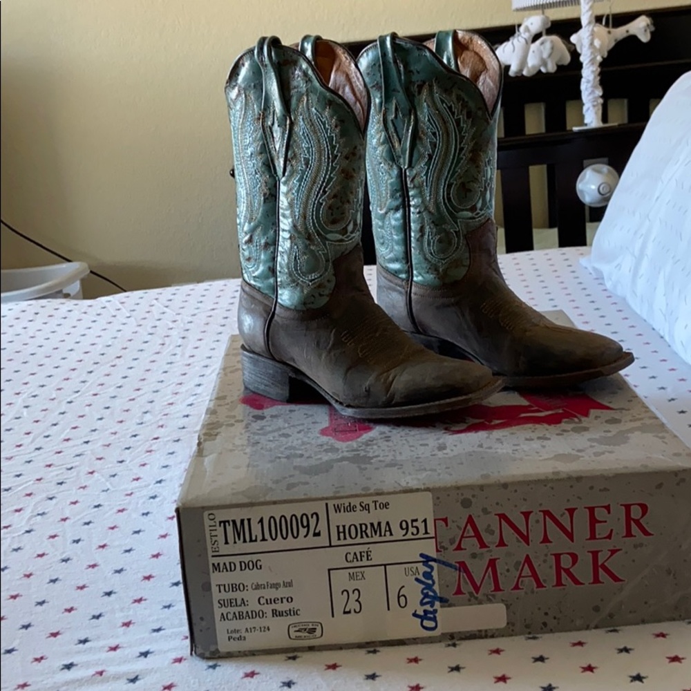Women cowboy boots